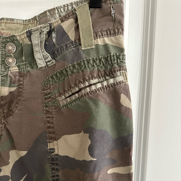 Abercrombie + Fitch Vintage Y2K Baggy Cargo Camo Pants - Picture 5 of 14